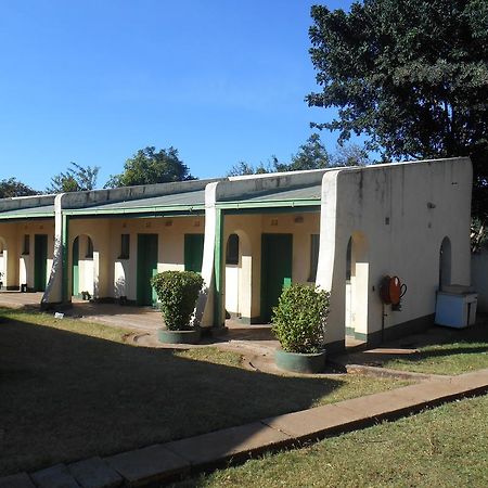Victoria Falls Budget Hotel Exterior foto
