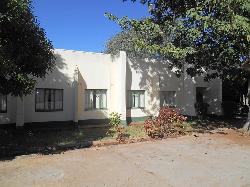 Victoria Falls Budget Hotel Exterior foto