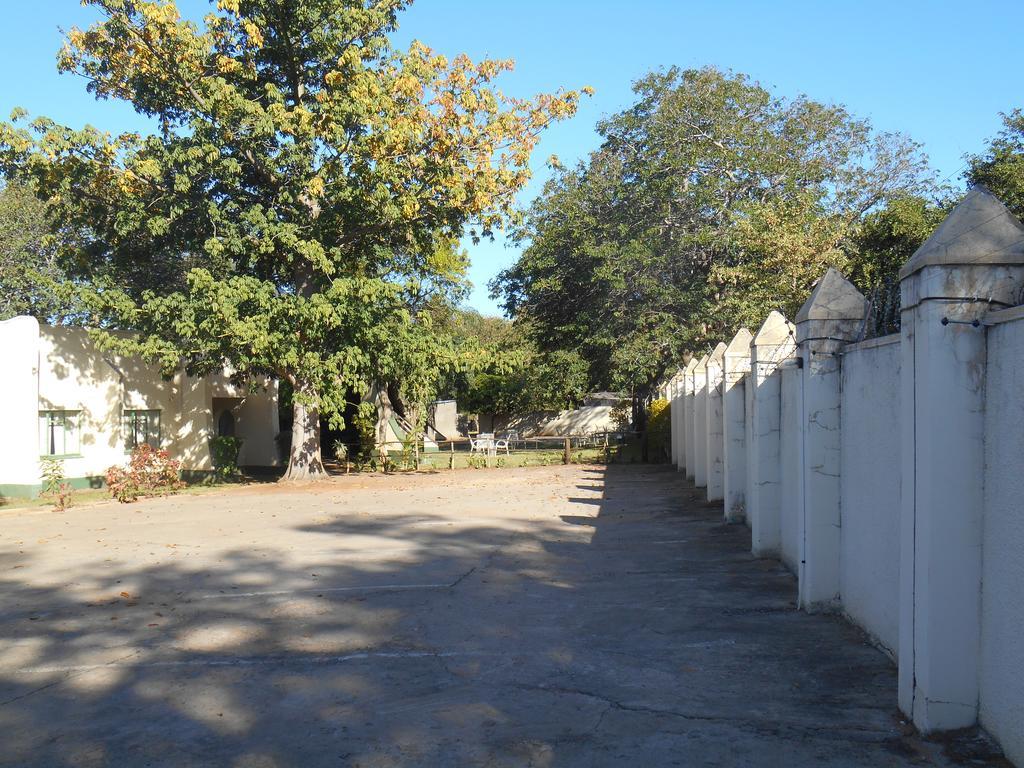 Victoria Falls Budget Hotel Exterior foto