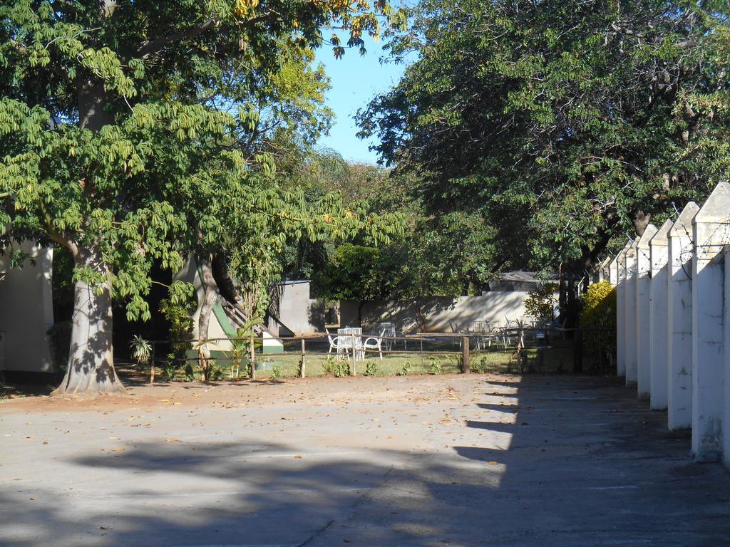 Victoria Falls Budget Hotel Exterior foto